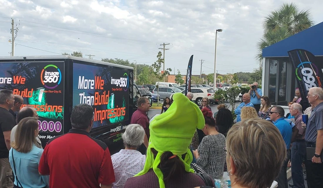 Mobile Advertising with Digital & Interactive Signs 